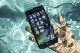 Man dies charging iPhone while in the bath